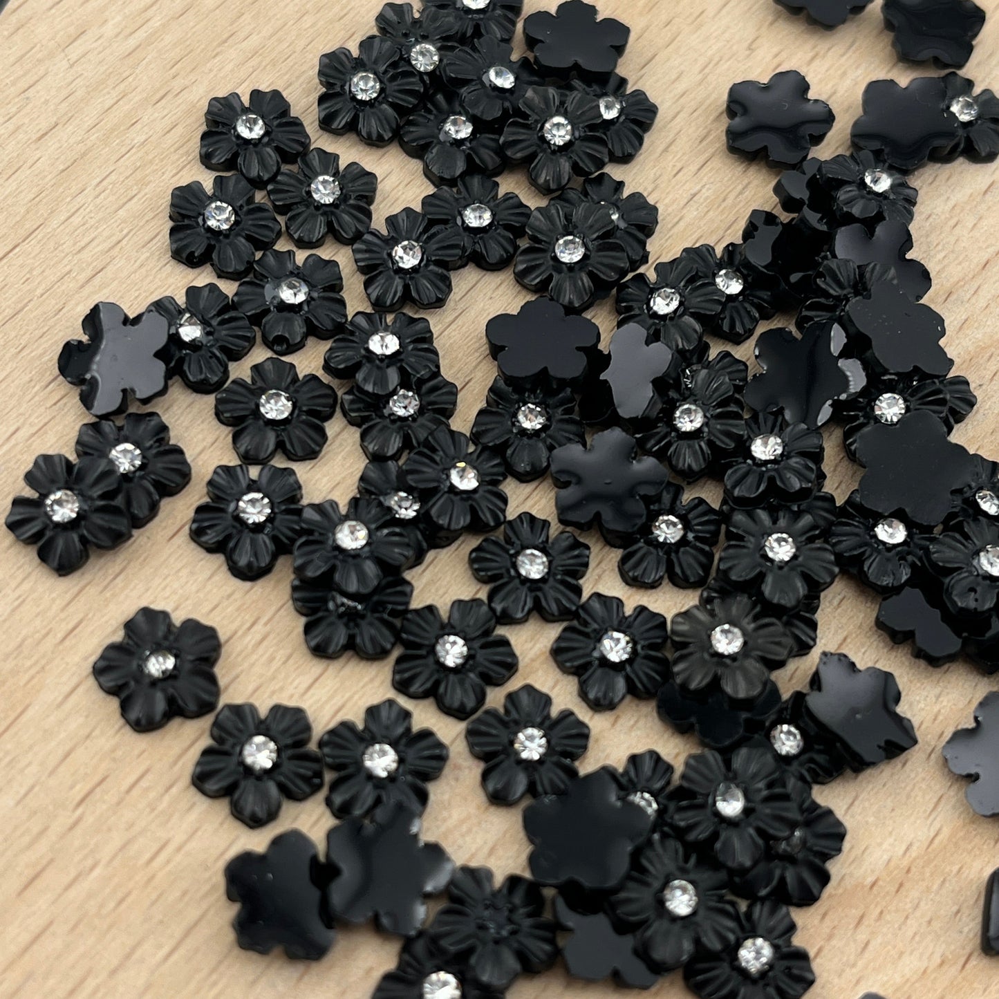 FS1006- 8MM White Flower Nail Charms For Making Fancy Beads Or Fancy Pen