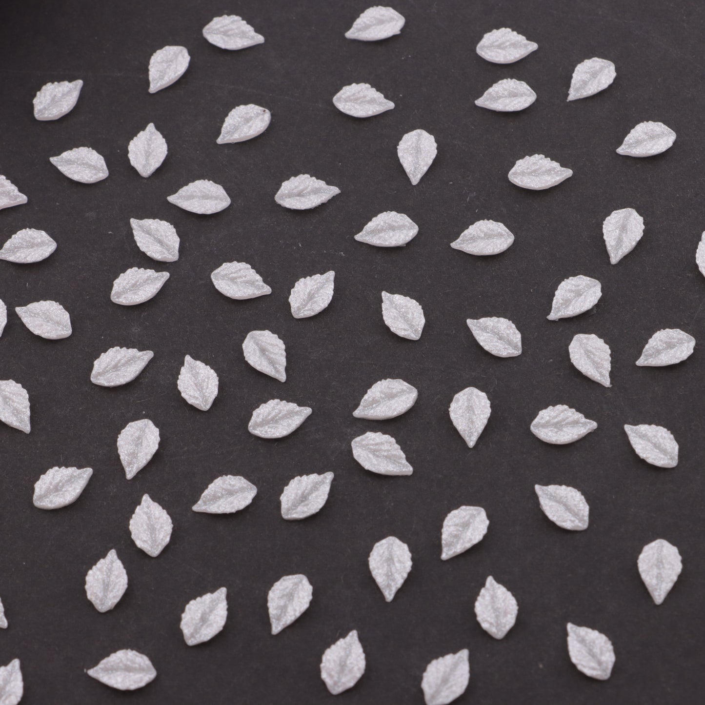 FS3950- 5*8mm Glowing Leaf Charms Luminescent Small Leaves