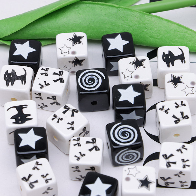 FS5127- 15mm Mixed Black And White Cubes Beads