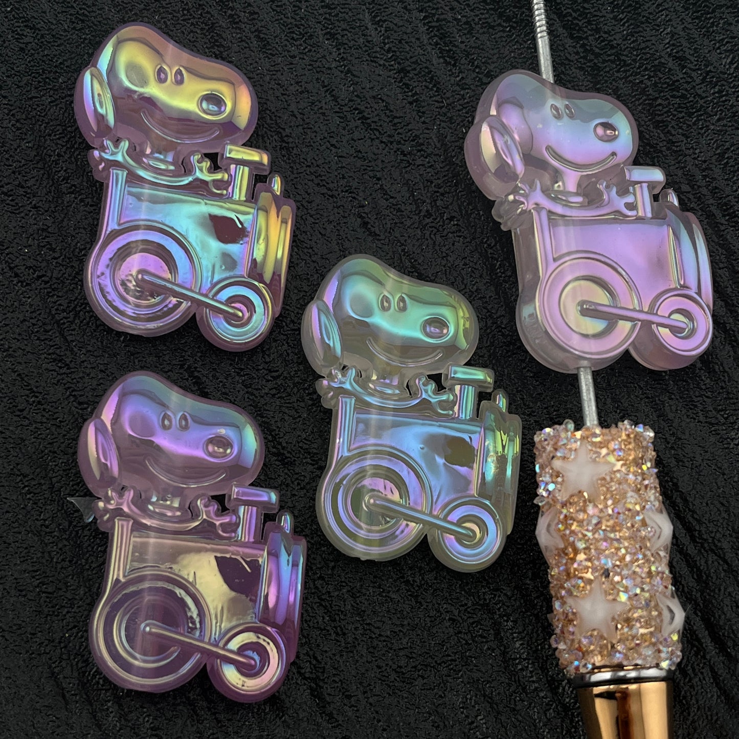 FS2198- Snoopy Glow-in-the-Dark/Photochromic Resin Beads