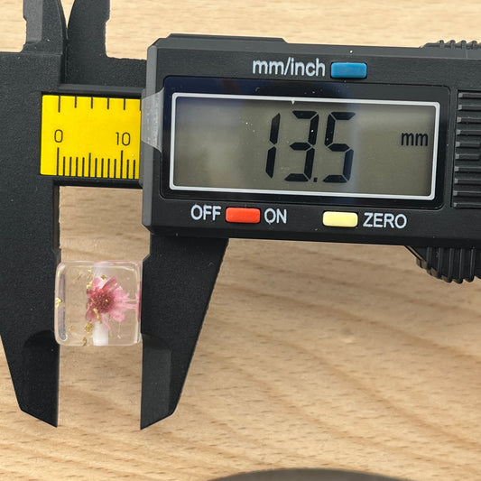 FS2120-14MM Square Dried Flower Resin Beads Mixed Color