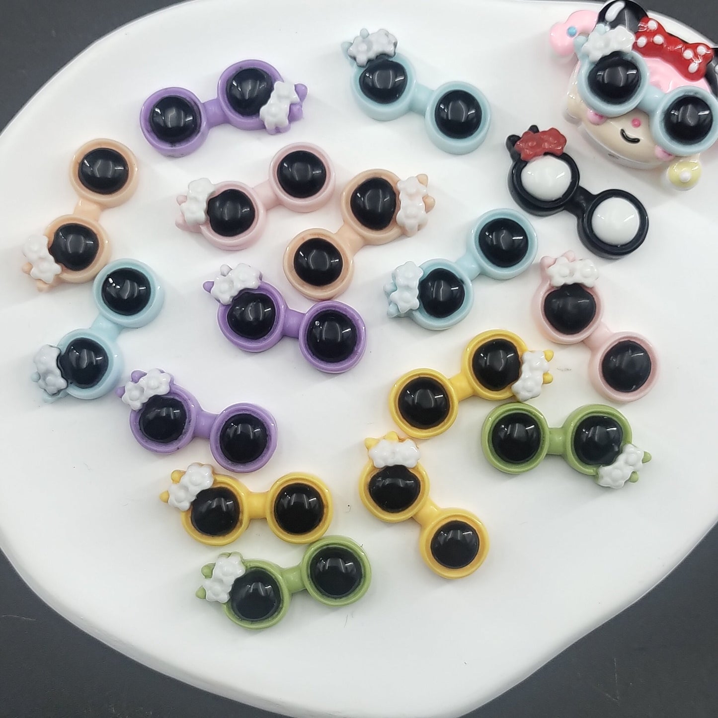 FS0333- 30MM Cute Plastic Glasses Charms Accessories For Making Fancy Beads