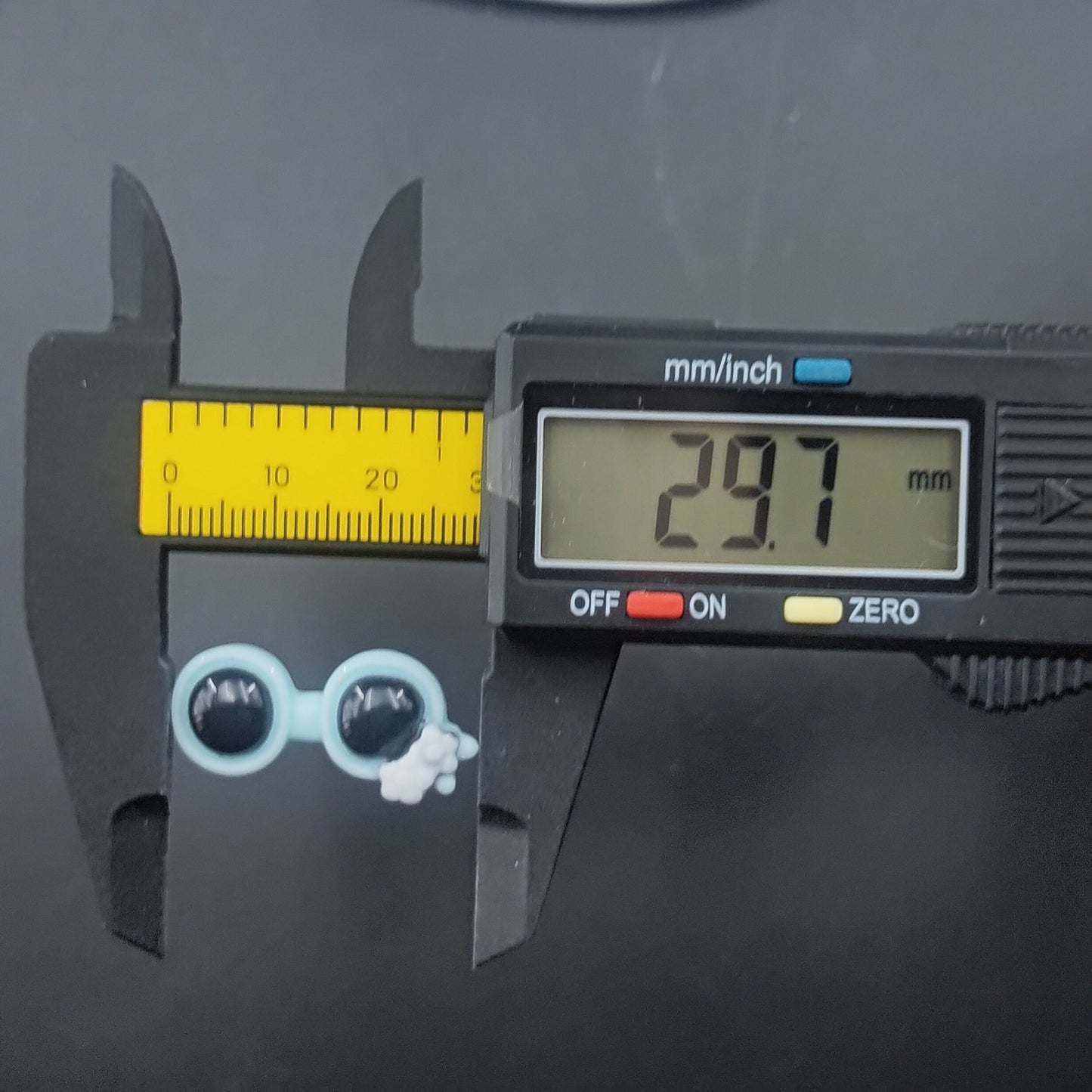FS0333- 30MM Cute Plastic Glasses Charms Accessories For Making Fancy Beads