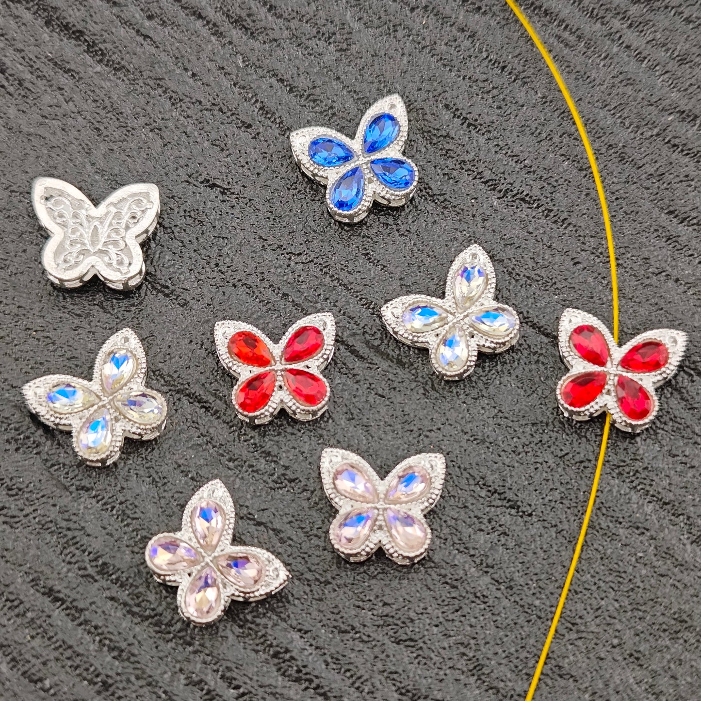 FS2848- Random Mixed Color 11mm 4 Hole Butterfly Alloy Beads for making keychain