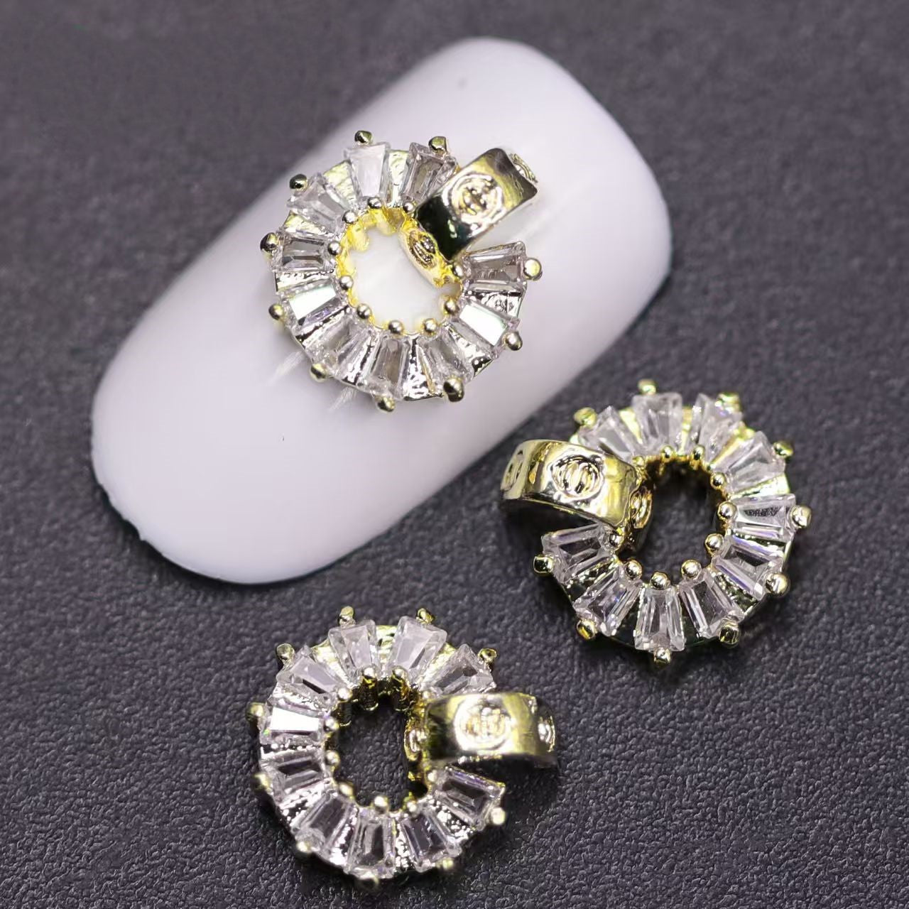 FS3993- 13*15mm Circular Cubic Zirconia Diamond Nail Stickers