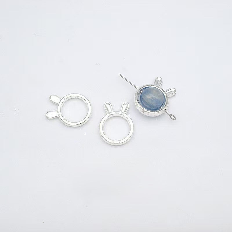FS2716- Horizontal Hole Rabbit Ear Beaded Circle