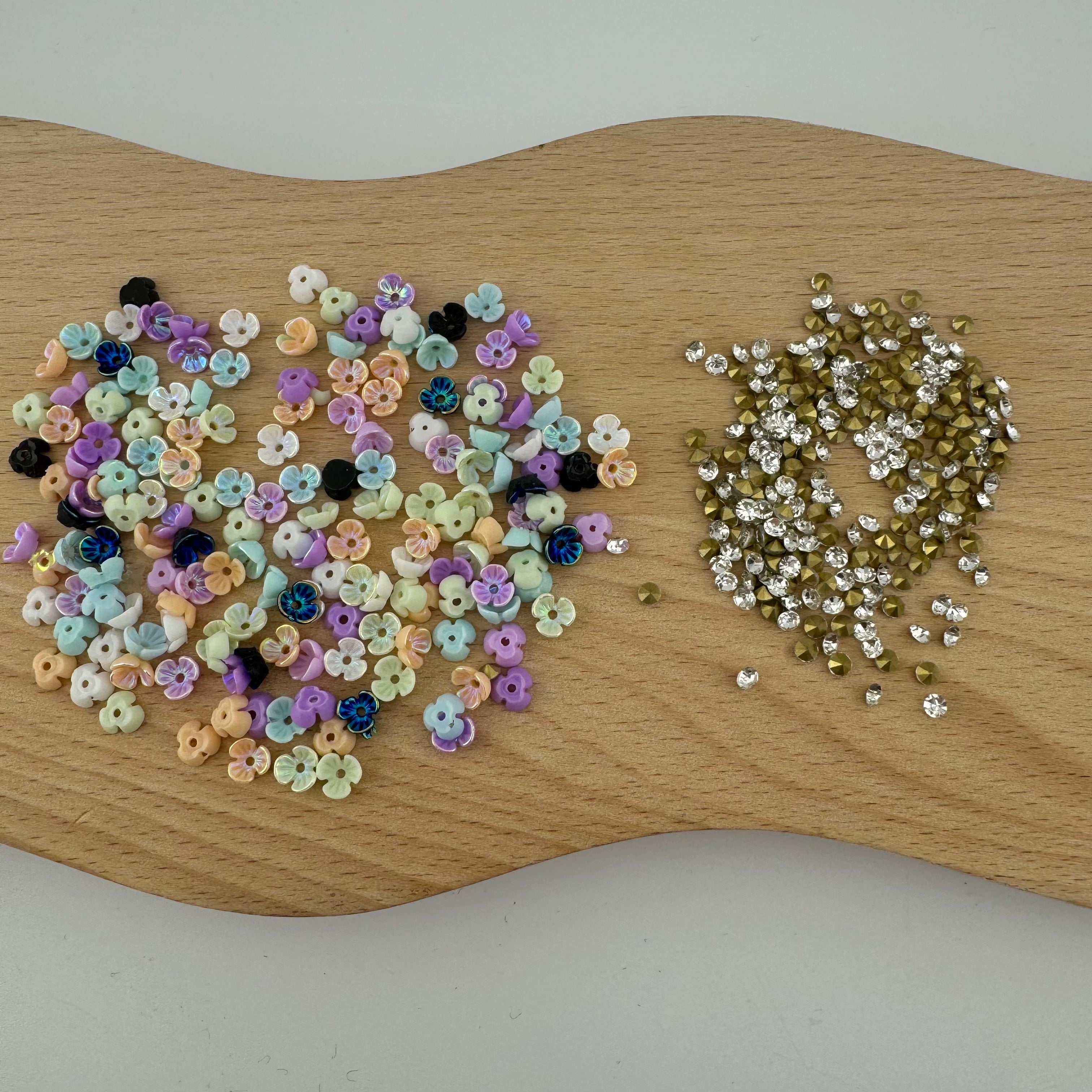 6mm UV Shell Looking Three-petal Flower Resin Nail Charms For Making Fancy Bead Or Fancy Pen