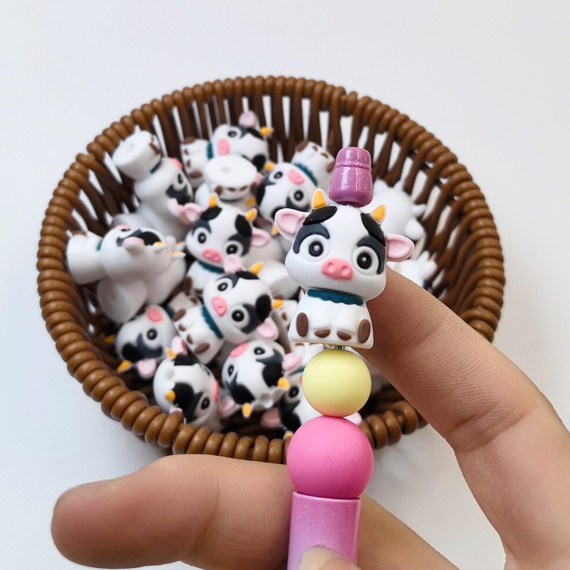 FS1762-3D Cow Silicone Focal Beads