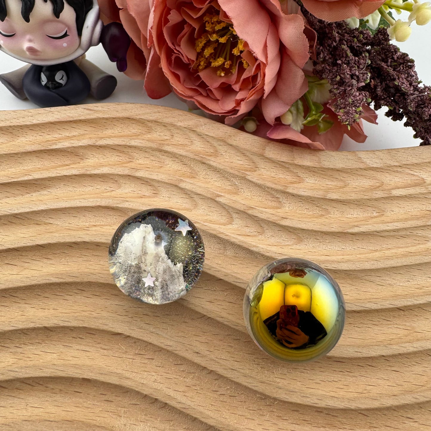 FS3521- Random Mixed Color 25mm Solize UV Resin Beads (Half Hole For Making Charms)