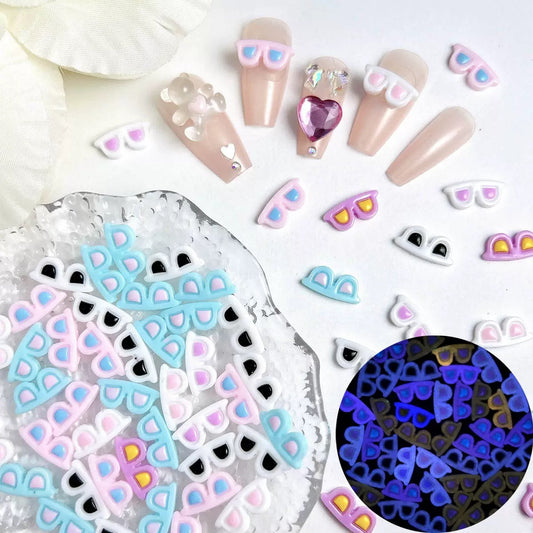 FS6472- Approximately 14×6mm Luminous Sunglasses Nail Charms(約14×6mm 光るサングラスネイルチャーム)