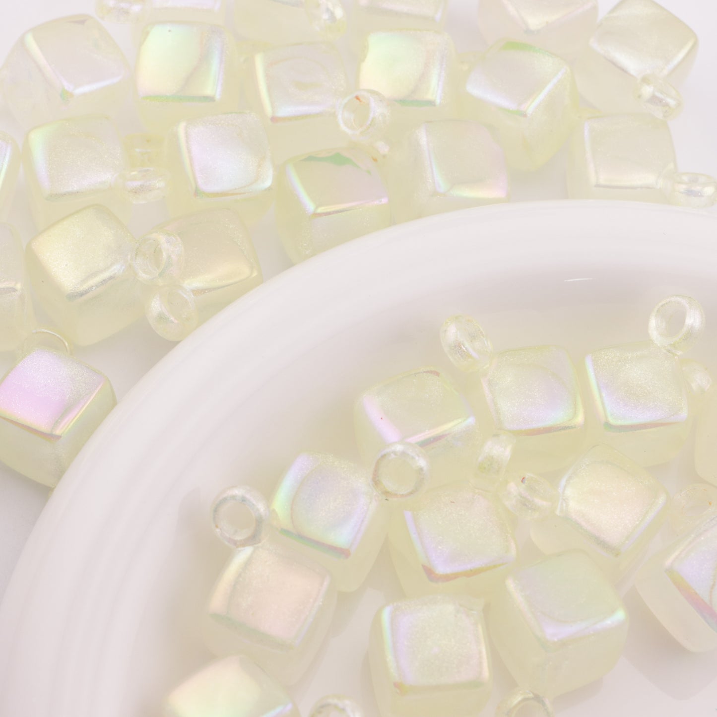 FS3423- 16mm Fine Glitter Square Car Hanging Beads
