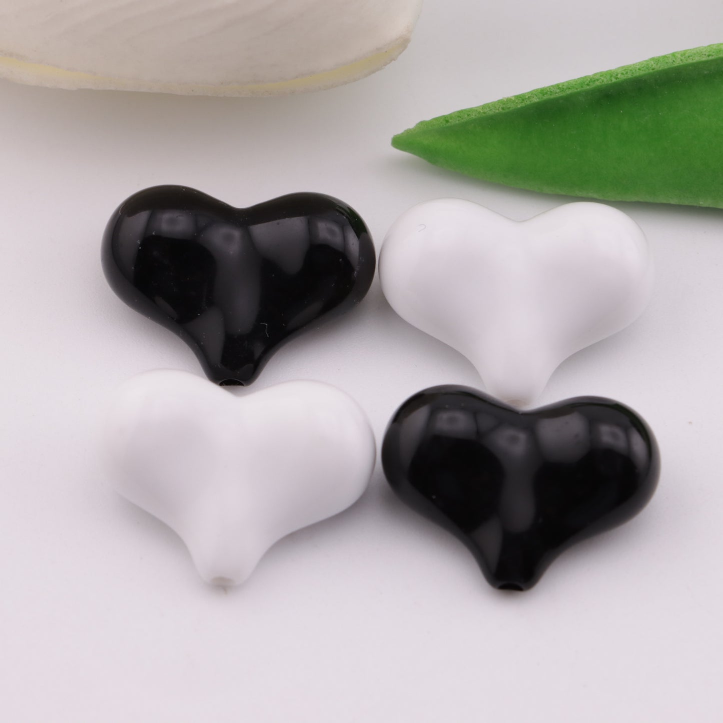 FS5708- 16×21mm Heart-shaped Acrylic Beads