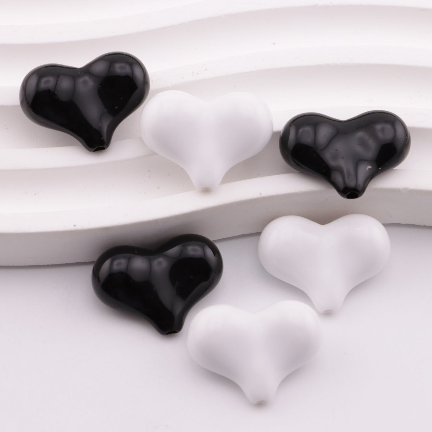 FS5708- 16×21mm Heart-shaped Acrylic Beads