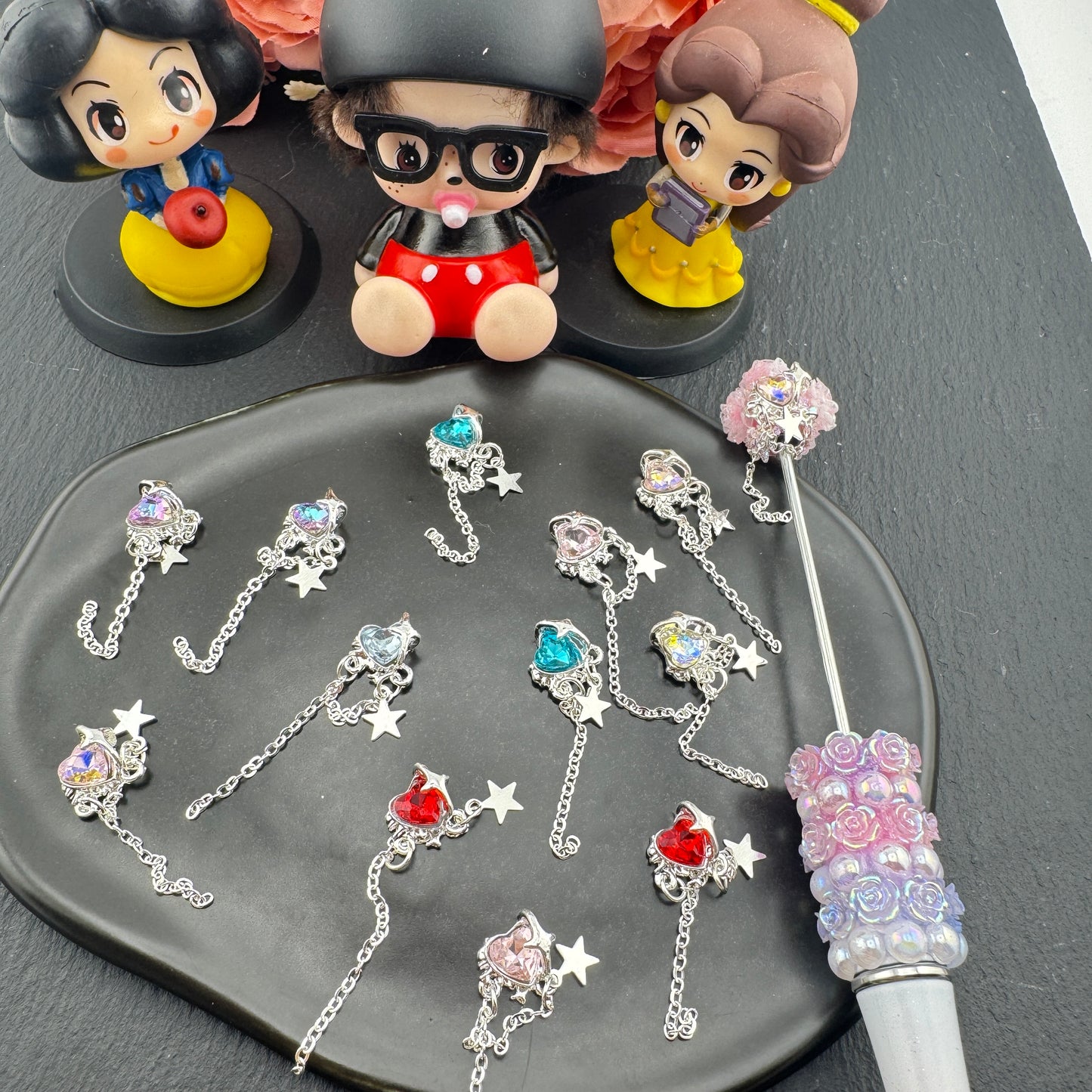 FS5413- 11×32mm Heart-shaped Alloy Pendant Nail Stickers