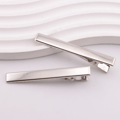 FS5772- A Duckbill Clip Measuring 6.5 Cm In Length And 0.9 Cm In Width