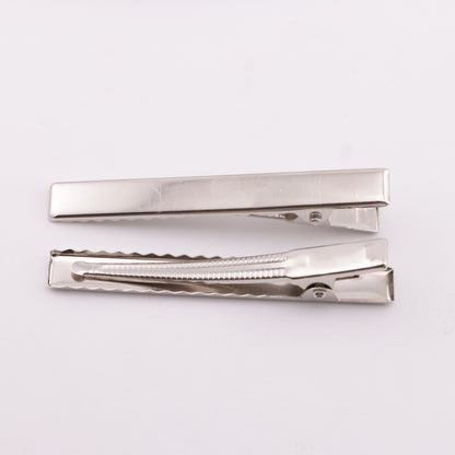 FS5772- A Duckbill Clip Measuring 6.5 Cm In Length And 0.9 Cm In Width