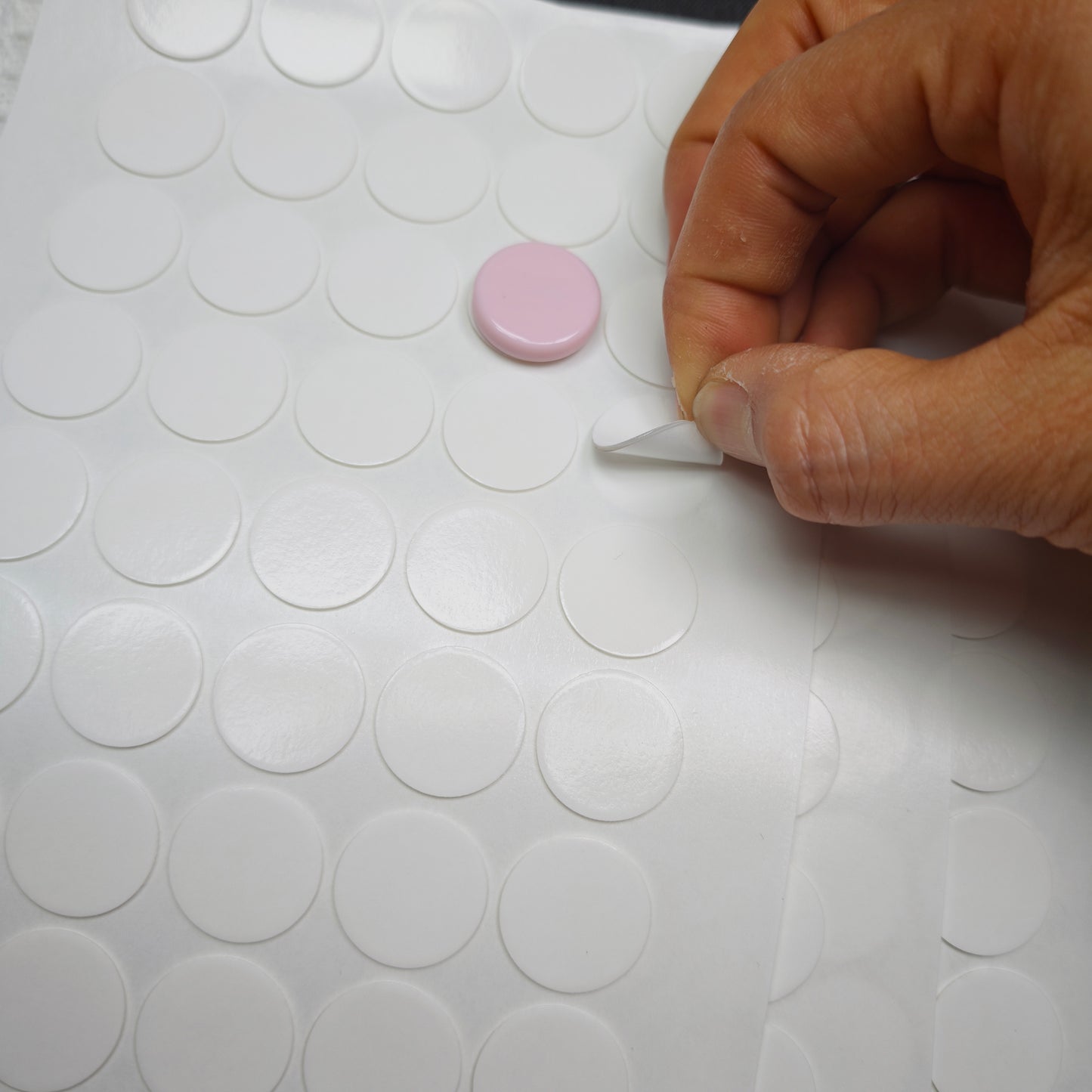 [KM6859]- Diameter 20mm, 50 Pieces/Sheet, Pre-Cut Round Double Sided Tapes