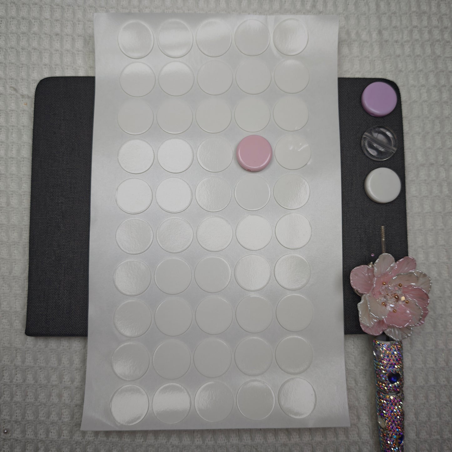 [KM6859]- Diameter 20mm, 50 Pieces/Sheet, Pre-Cut Round Double Sided Tapes