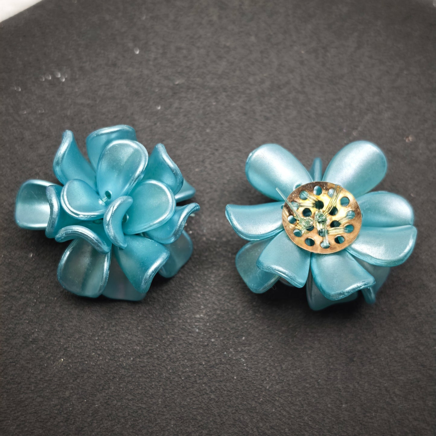 [KM6871]- 28mm 18 Petal Semi-Circle Flower Ball Charms