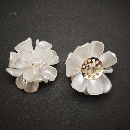 [KM6871]- 28mm 18 Petal Semi-Circle Flower Ball Charms