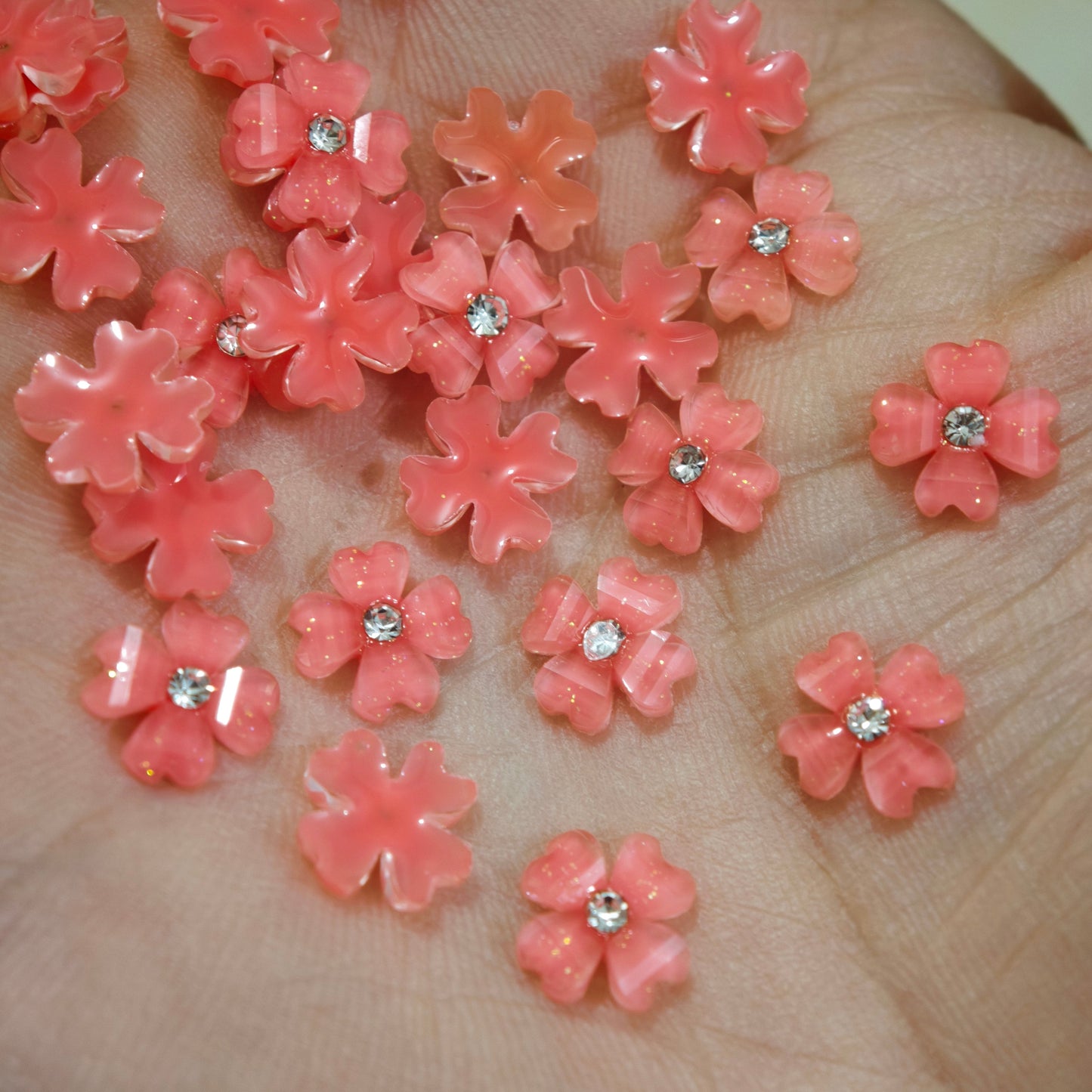 [KM5711]- 8mm Four-Petal Heart Flower Charms With Diamonds
