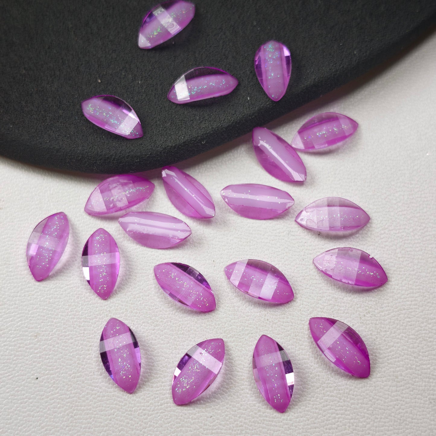 [KM6982]- 6mm*12mm Resin Horse Eyes Flower Petal Charms