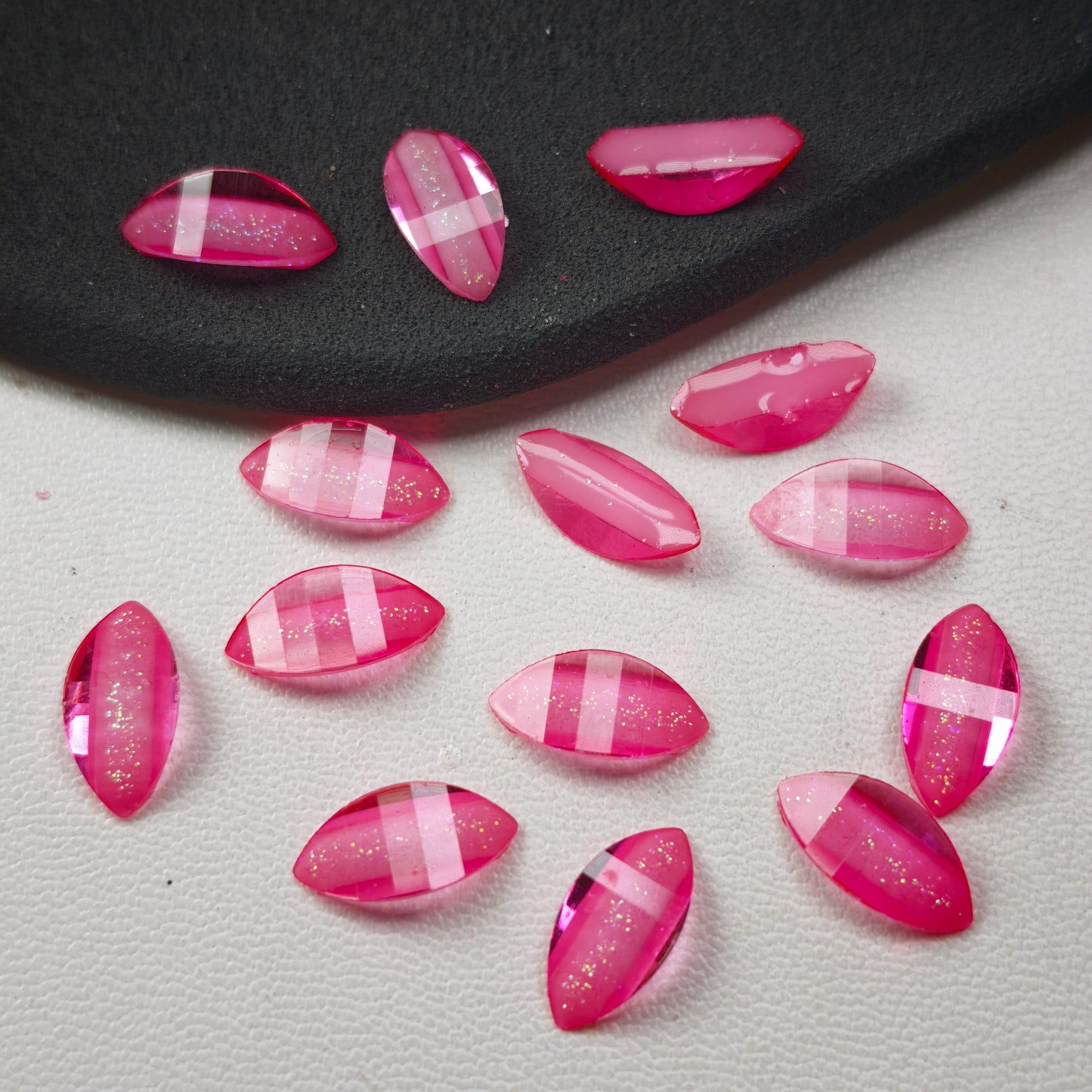 [KM6982]- 6mm*12mm Resin Horse Eyes Flower Petal Charms