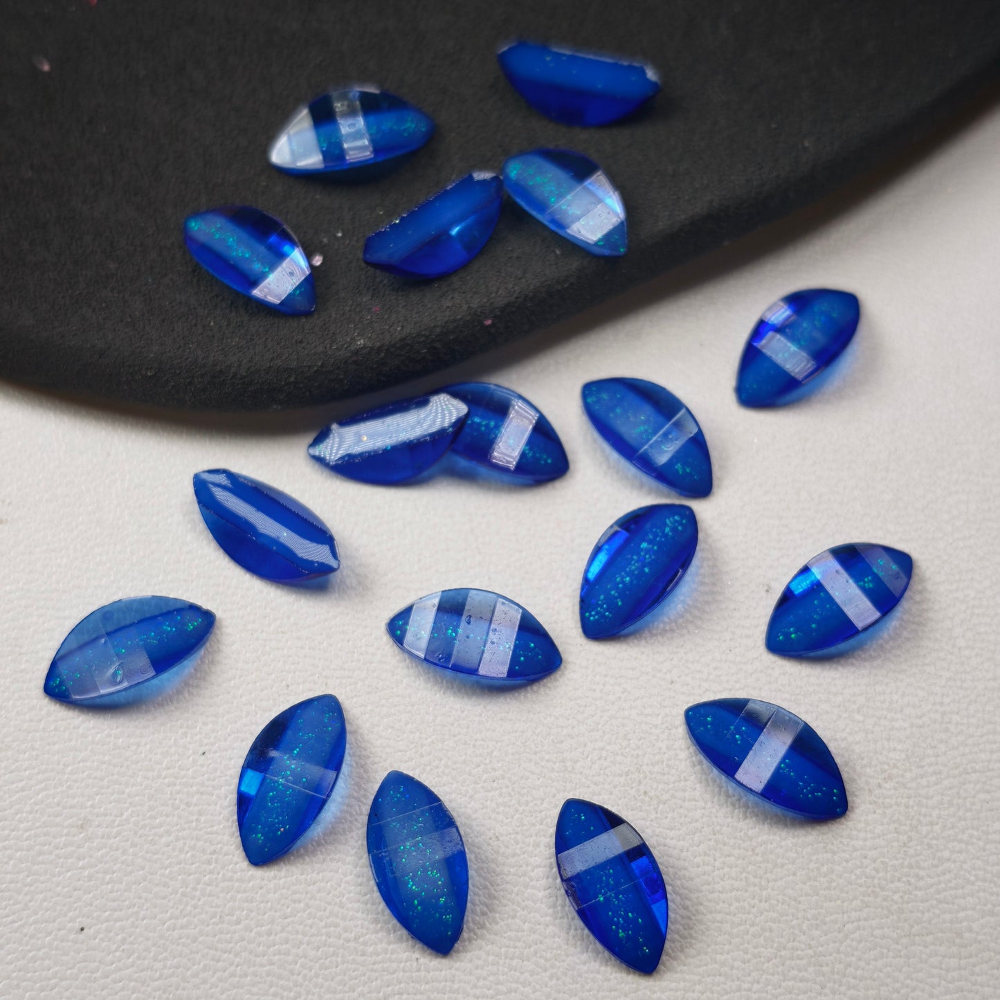 [KM6982]- 6mm*12mm Resin Horse Eyes Flower Petal Charms
