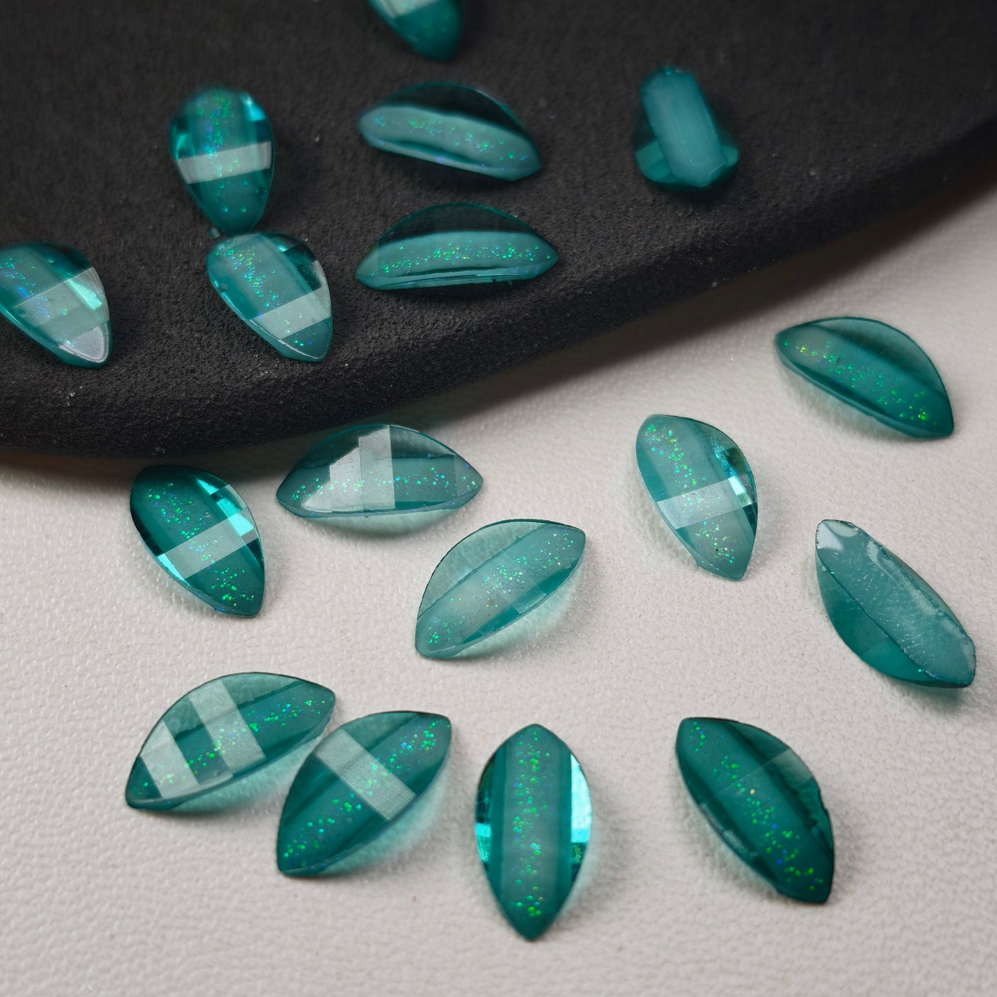 [KM6982]- 6mm*12mm Resin Horse Eyes Flower Petal Charms