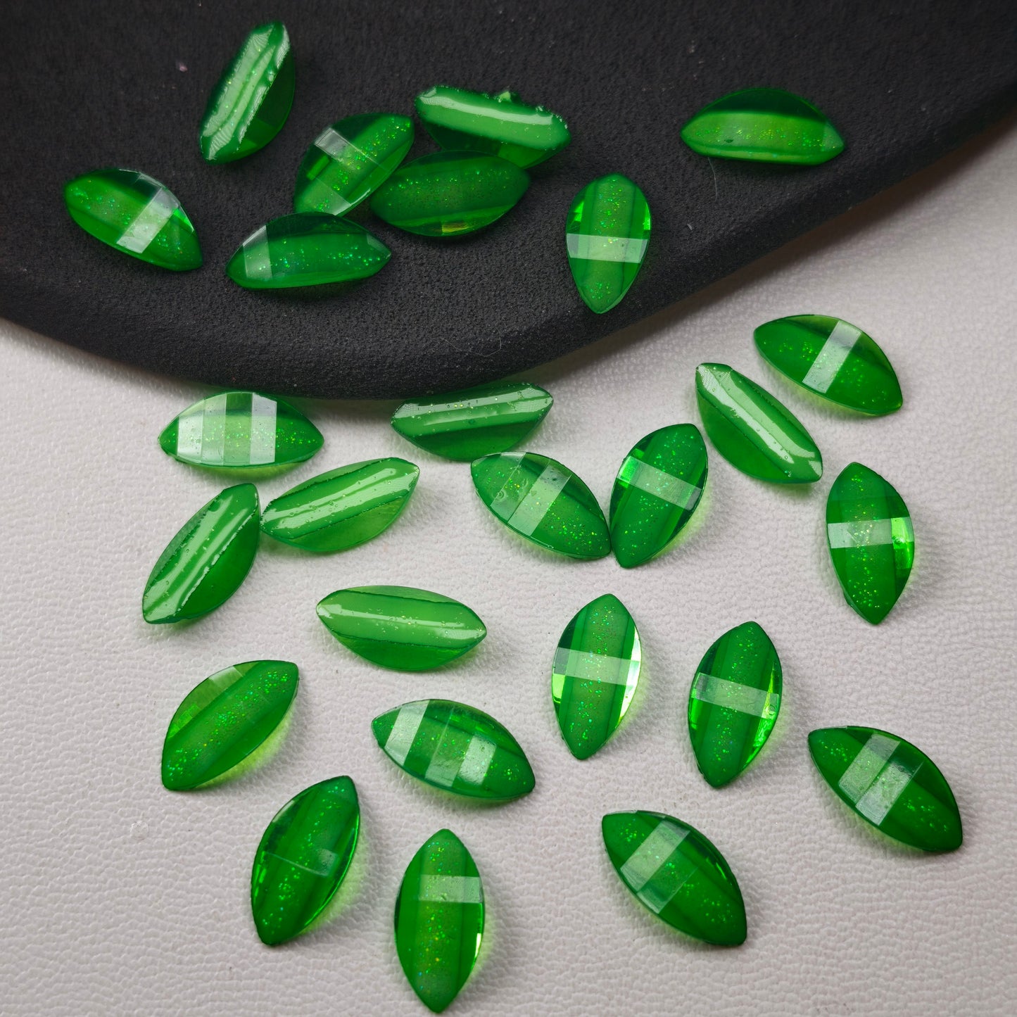 [KM6982]- 6mm*12mm Resin Horse Eyes Flower Petal Charms