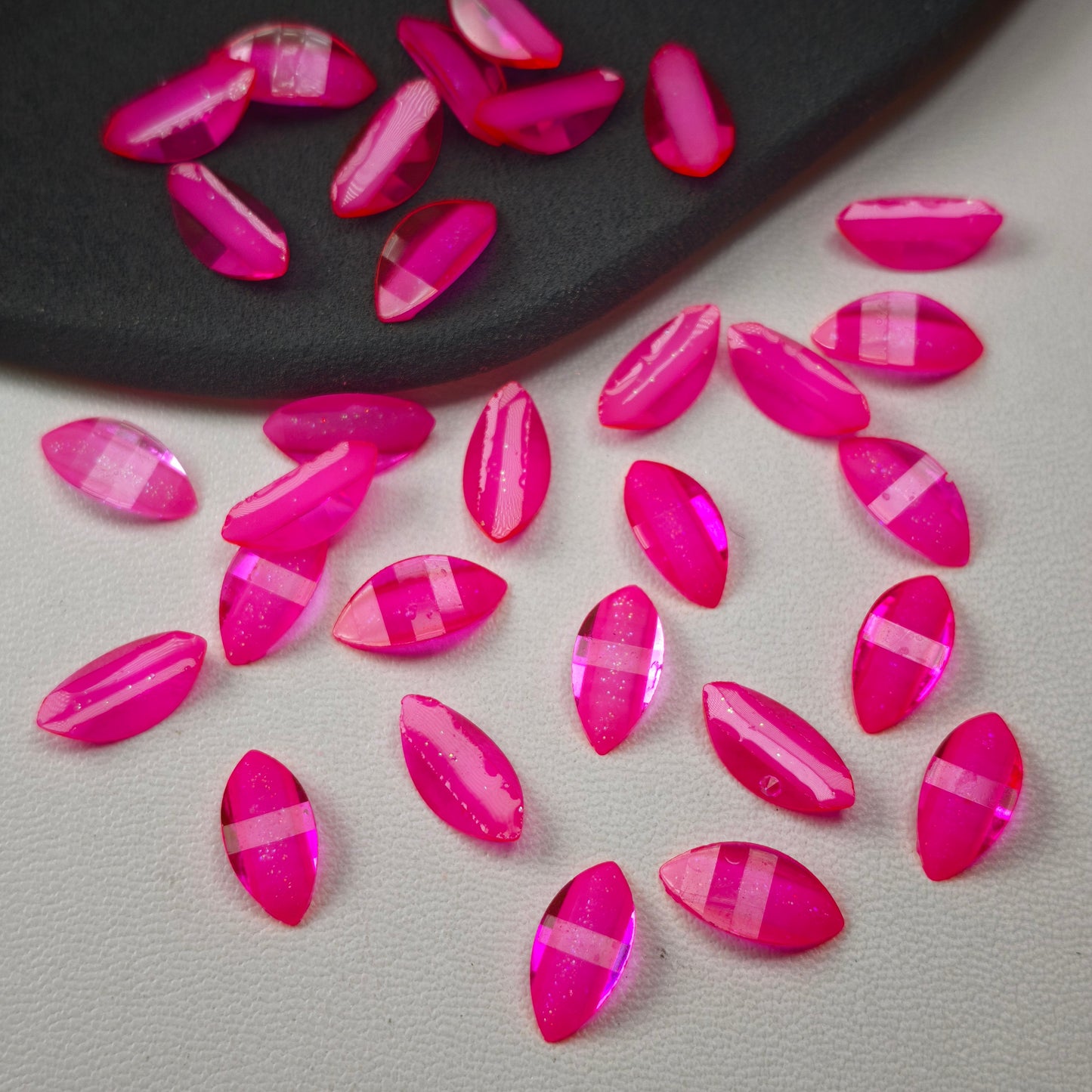 [KM6982]- 6mm*12mm Resin Horse Eyes Flower Petal Charms