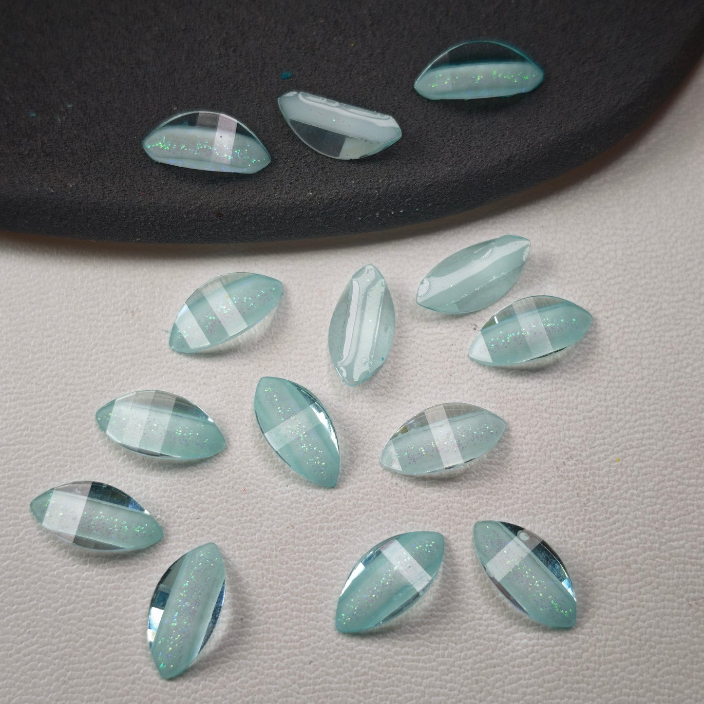 [KM6982]- 6mm*12mm Resin Horse Eyes Flower Petal Charms