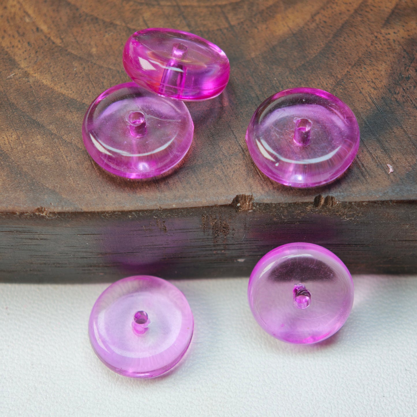 Video- [KM7004]- 13mm Clear Round Plate Stand Based Beads, with Pen Toppers Hole, Middle Hole Size For Beadable Pens Rod, Beads Thickness 4.5mm