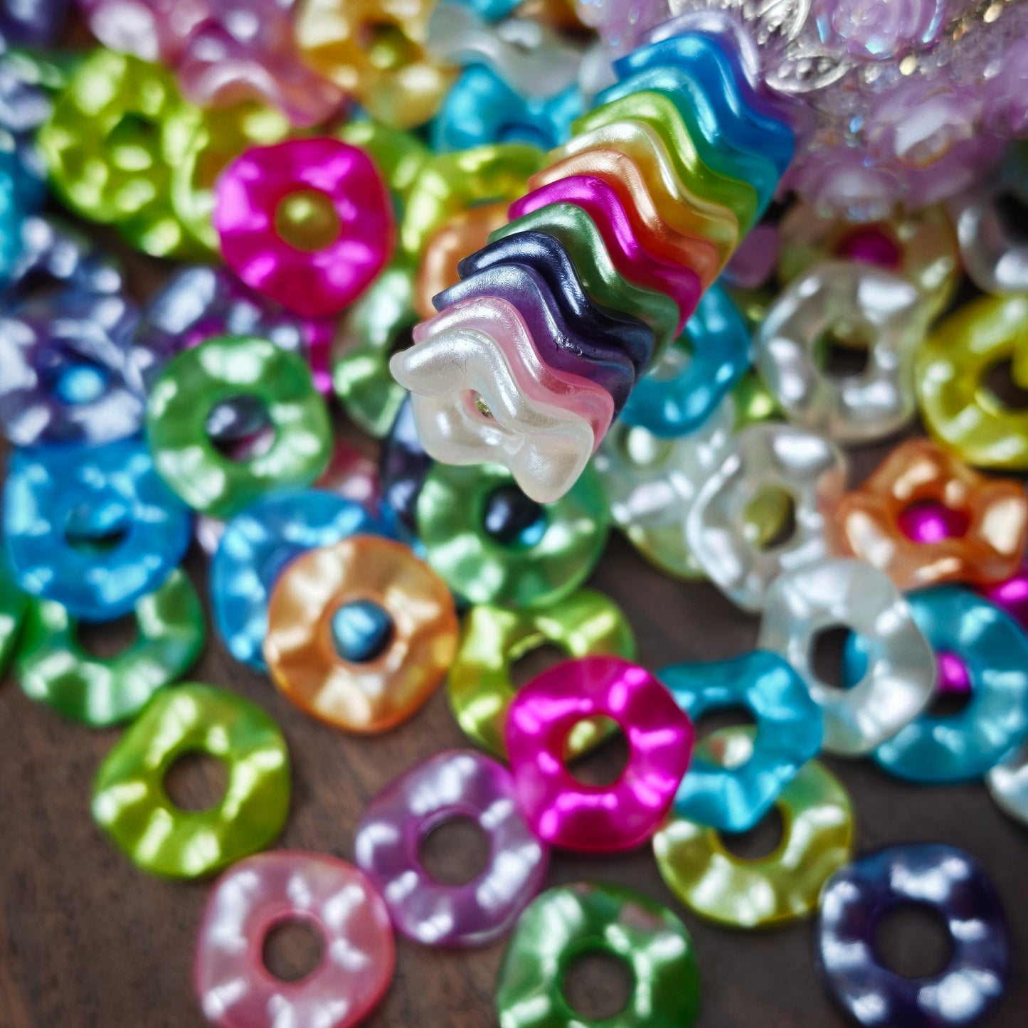 [KM5850]- 13mm Pearlescent Wavy Spacers, Acrylic Pearl Color Wavy Spacers Beads