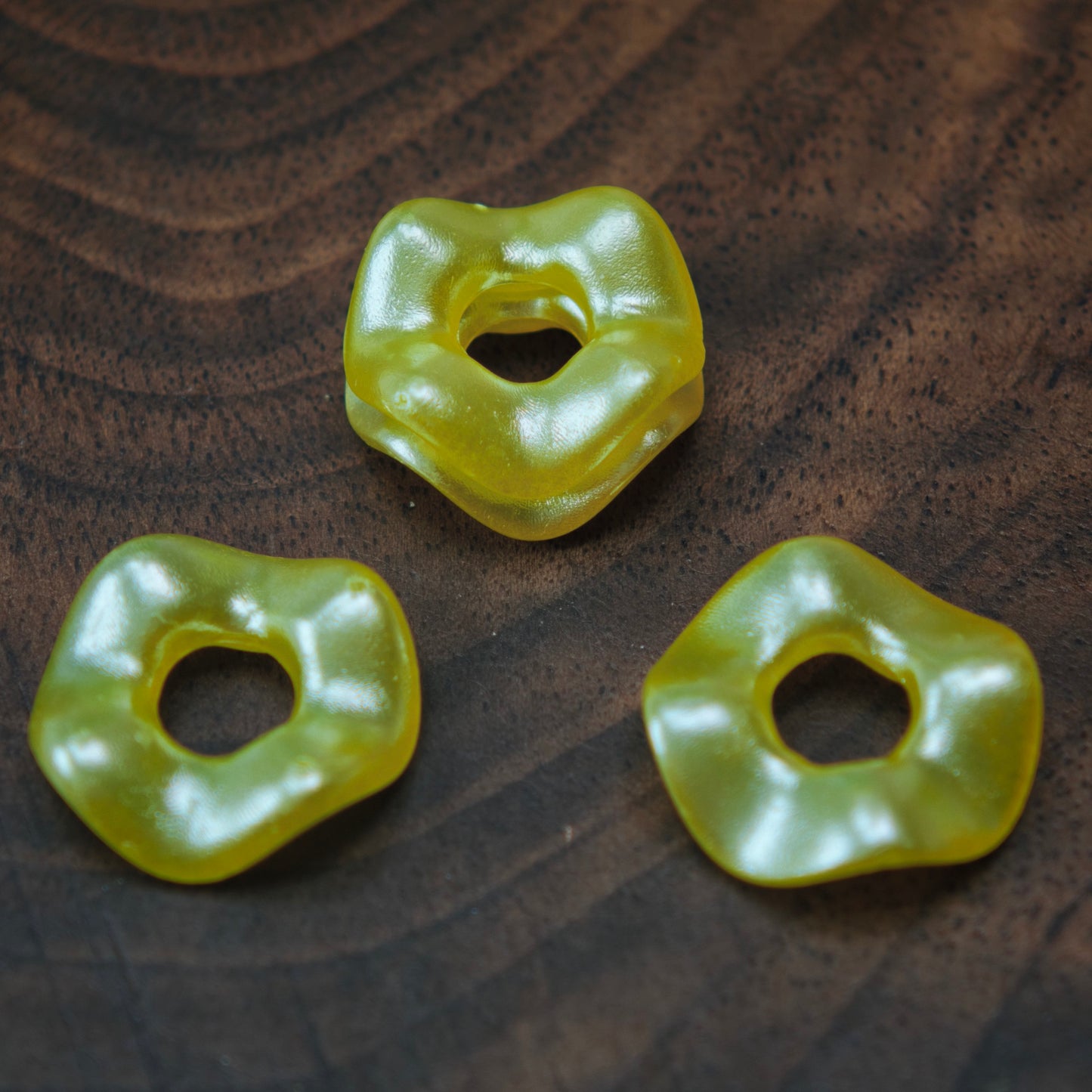 [KM5850]- 13mm Pearlescent Wavy Spacers, Acrylic Pearl Color Wavy Spacers Beads