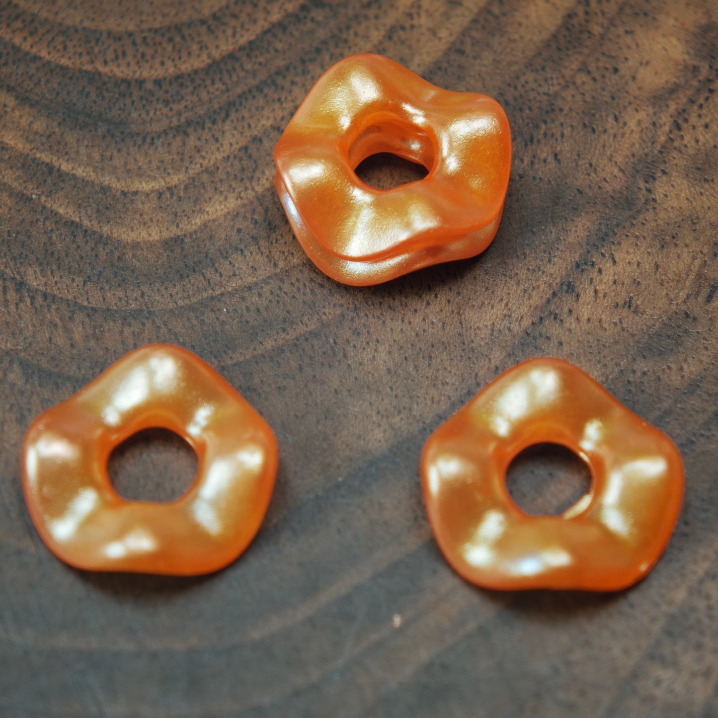 [KM5850]- 13mm Pearlescent Wavy Spacers, Acrylic Pearl Color Wavy Spacers Beads