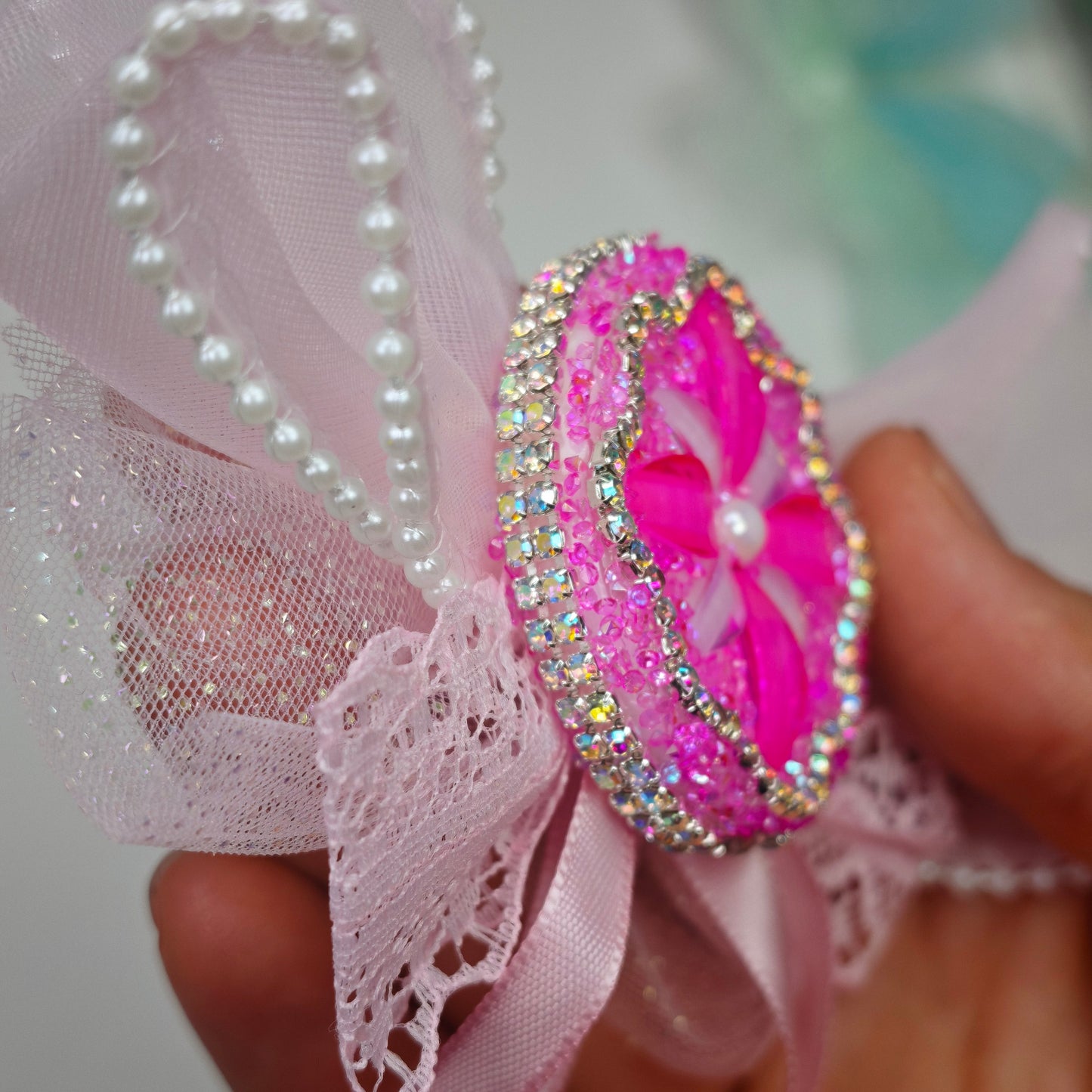 [KM7025]- 44mm Round Plate Flower Bows Fancy Beads