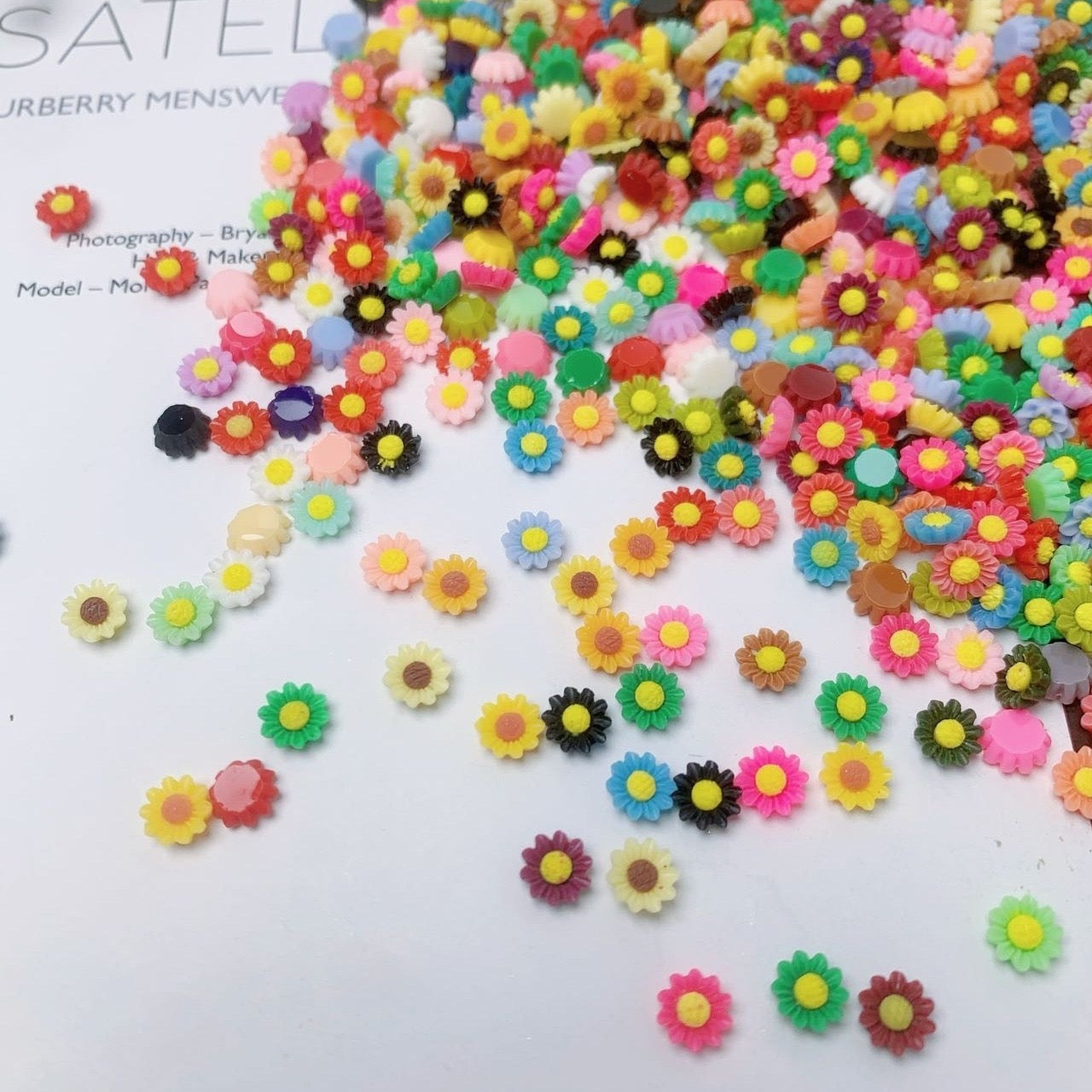 6MM Dasiy Flower Resin Nail Charms For Making Fancy Bead Or Fancy Pen