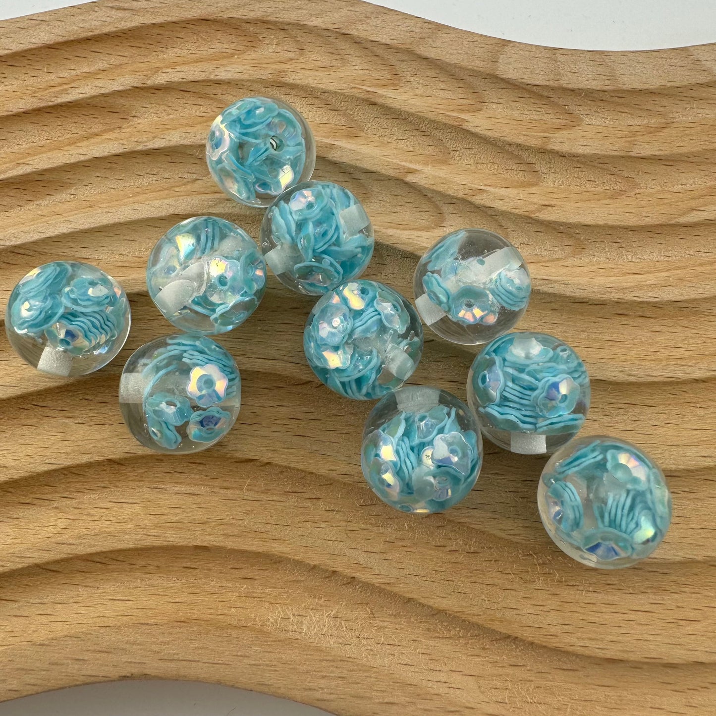 FS1320- 16mm Flower Flower Flash Chip Resin Beads