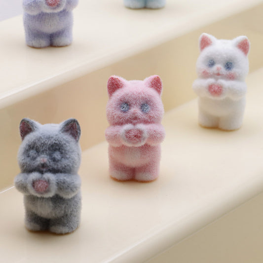 FS5209- Cat Holding A Loving Heart Flocked Three-Dimensional Beads