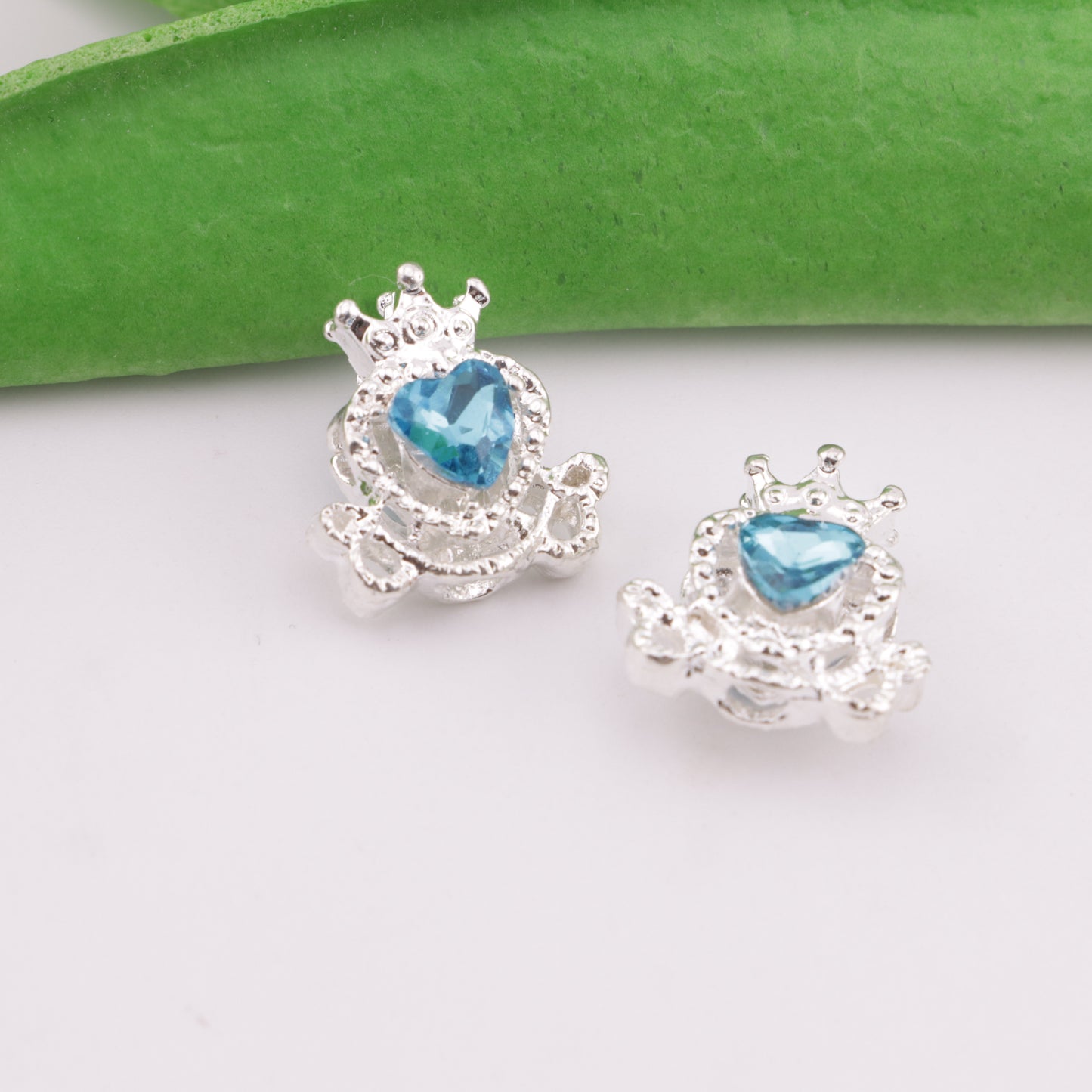 FS6334- Horse - Drawn Carriage Four - Way Alloy Beads