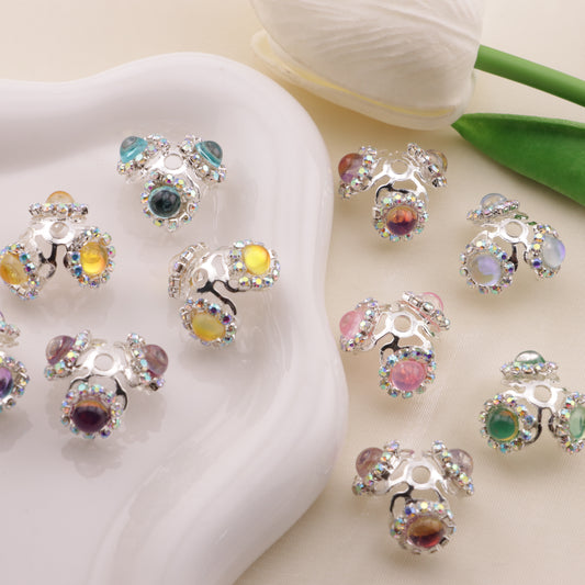 FS6507- Random Mixed Color 16×20mm Zircon Three-Petal Flower  Alloy Spacer (16×20mm ジルコン三弁花合金スペーサー)