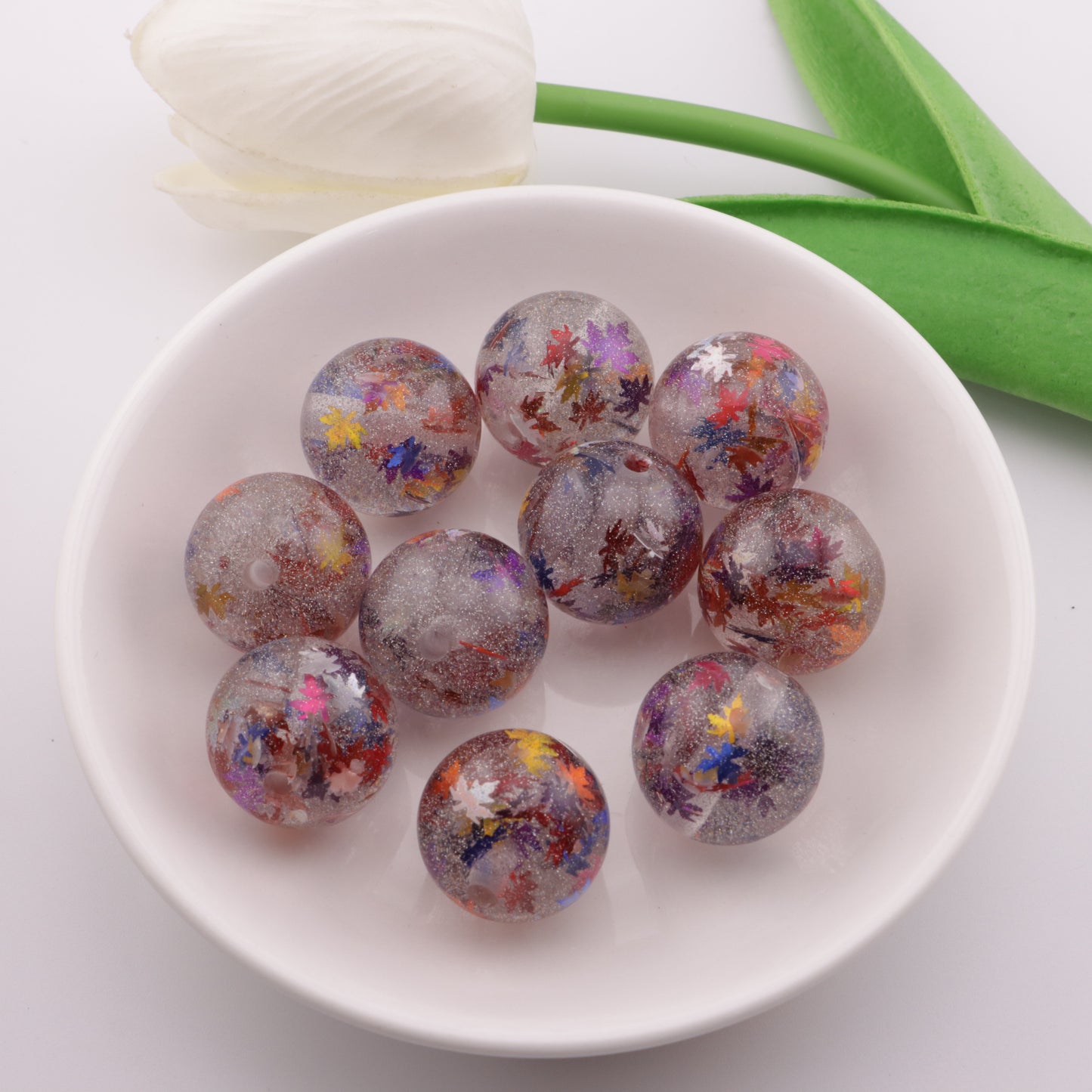 FS3546- 20mm Maple Leaf Glitter Resin Beads