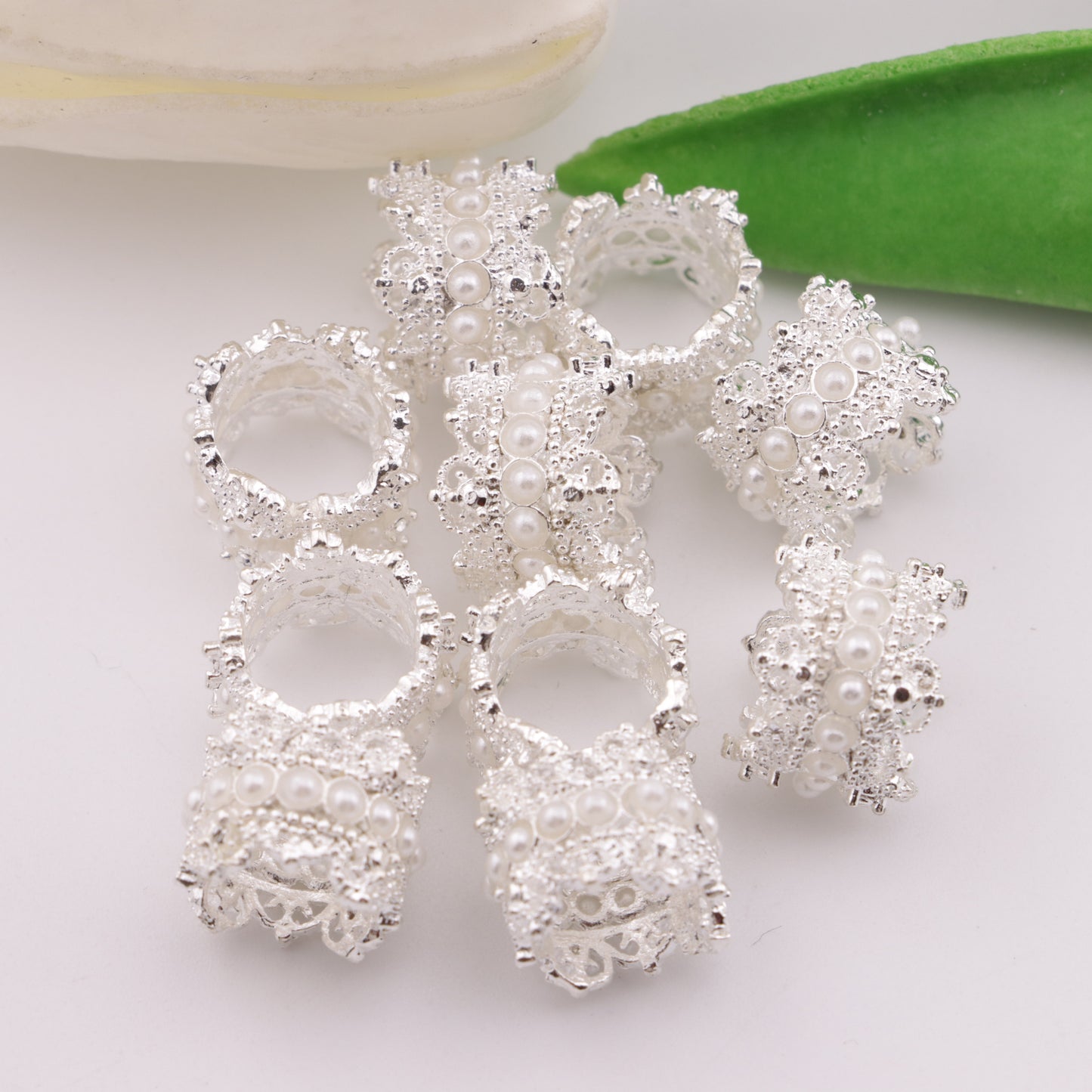 FS4728- Single-row Pearls, Metal Spacers