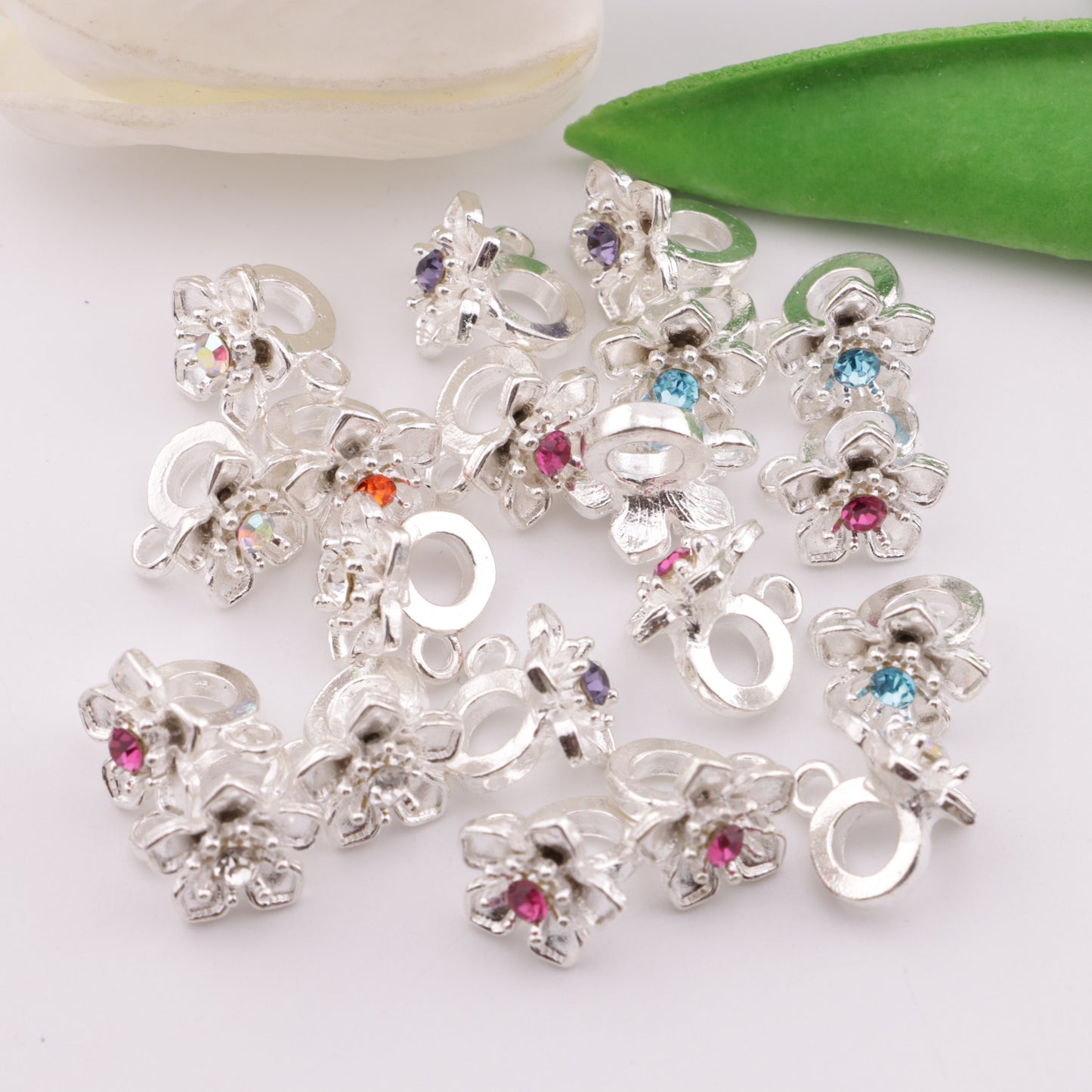 FS5660- 12mm Flower Metal Spacers With Hanging Holes FS5659- 210mm Heart-shaped Silicone Cable Ties