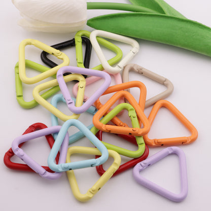 FS5759- 32mm Triangle Keyring, Painted Triangle Keyring With A Side Length Of 34mm