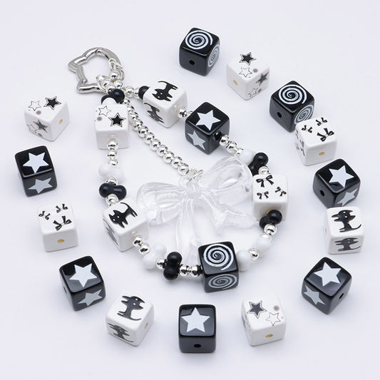FS5127- 15mm Mixed Black And White Cubes Beads