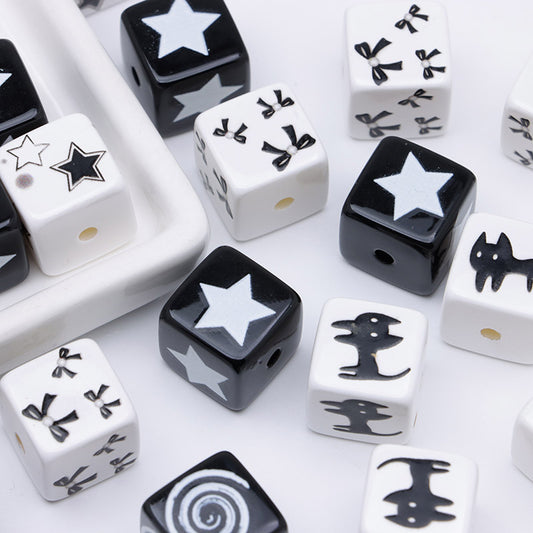 FS5127- 15mm Mixed Black And White Cubes Beads