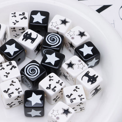 FS5127- 15mm Mixed Black And White Cubes Beads