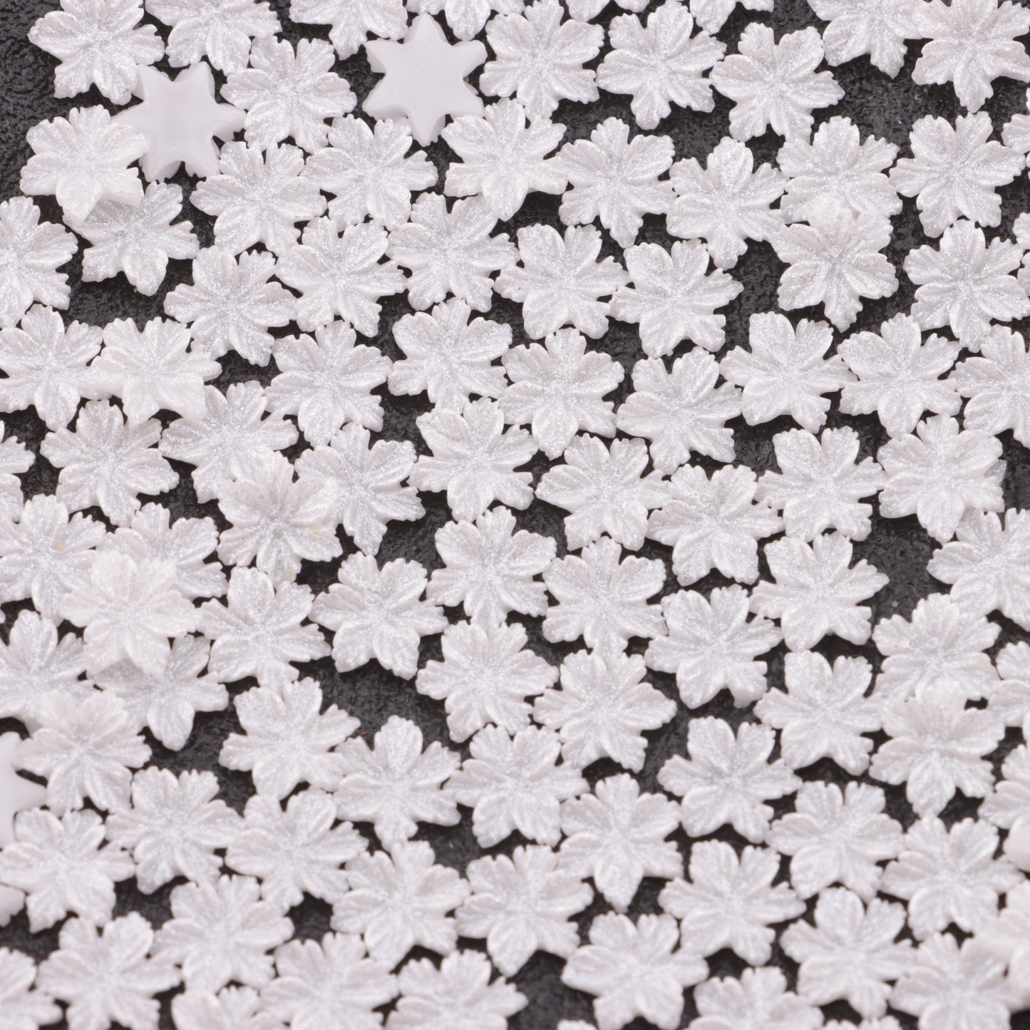 FS3918- 10mm Glowing Maple Leaf Charms